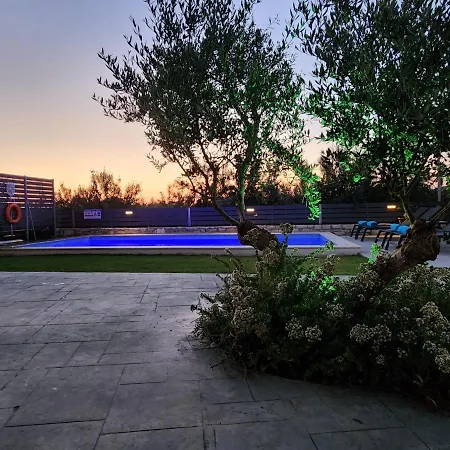 Sheila With Private Pool Βίλα