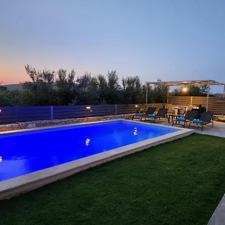 Sheila With Private Pool Βίλα