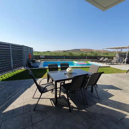 Villa Sheila With Private Pool Roumelí
