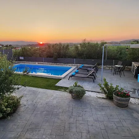 Villa Sheila With Private Pool *